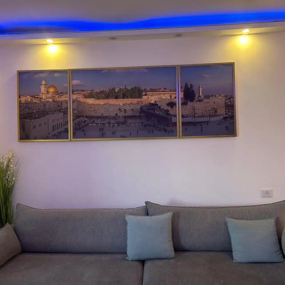 תמונת קנבס מחולקת בשלושה חלקים "מבט על הכותל"